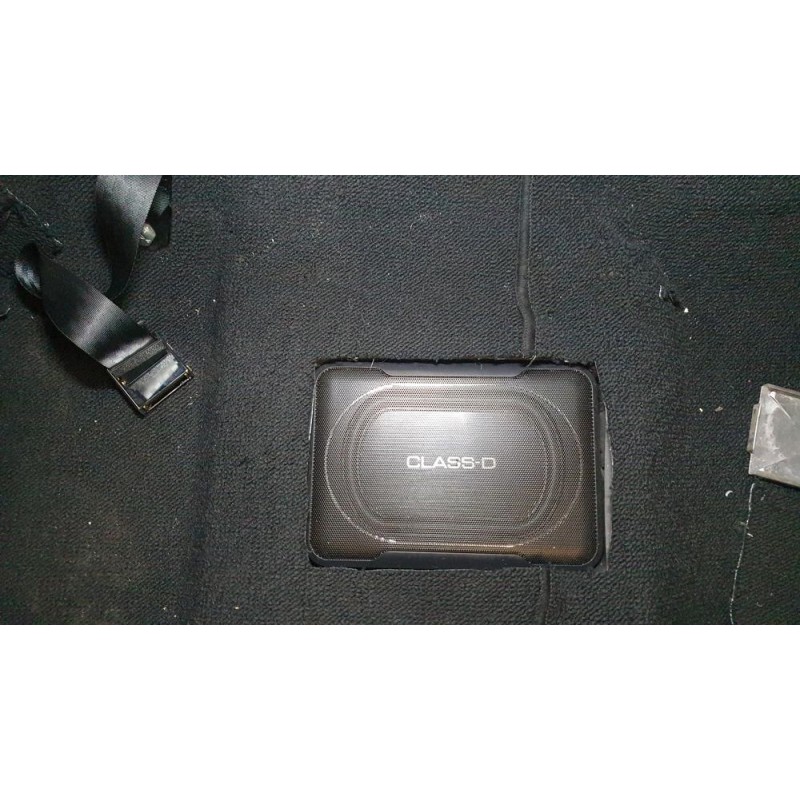 Subwoofer activ pentru a se potrivi sub scaunul unui Mustang 64-73