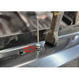 Pin pentru fixarea clemelor de fixare a ornamentelor ferestrelor 65-73